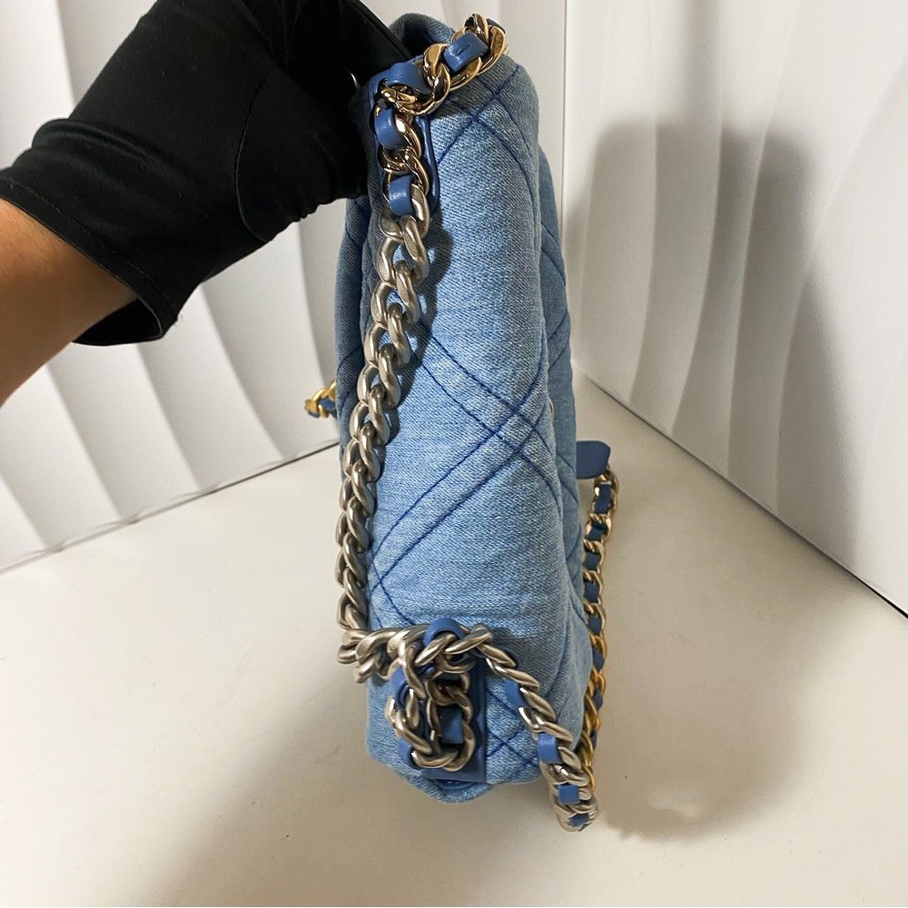 CHANEL 19 Handbag Medium Blue Denim - Picture 5 of 12